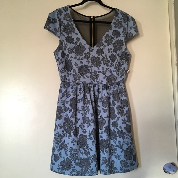 B Darlin Floral dress - Picture 2 of 6